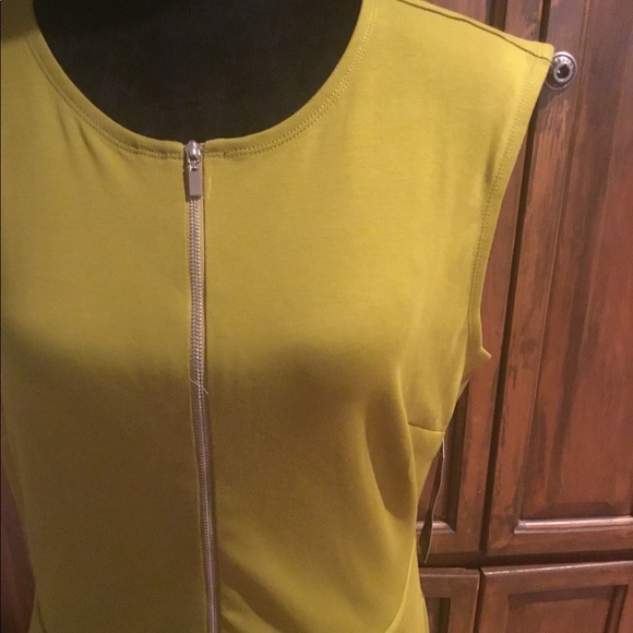 Great stretch dress with zipper front and pockets. - Picture 3 of 4